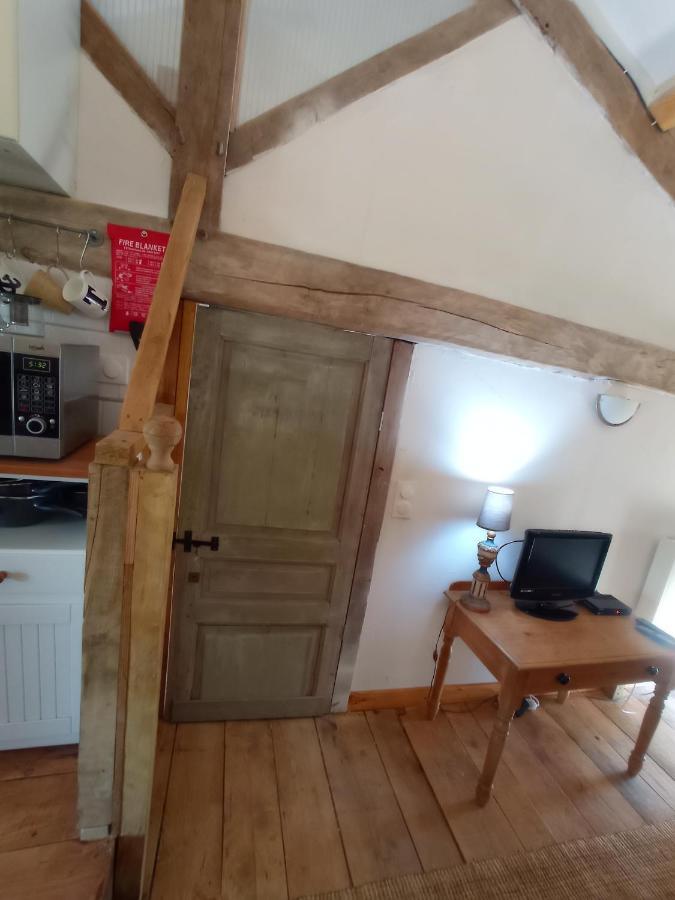 Appartement ecurie le buguet à Saint-Antoine-Cumond Extérieur photo
